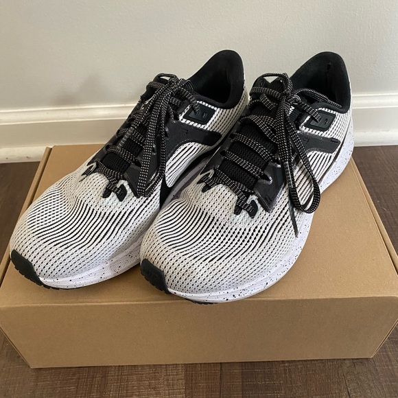 Nike Pegasus 40 Black/White - Picture 2 of 9